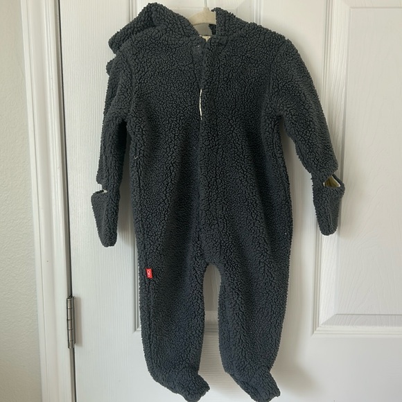 Magnetic me snowsuit size 6-9m - Picture 1 of 3